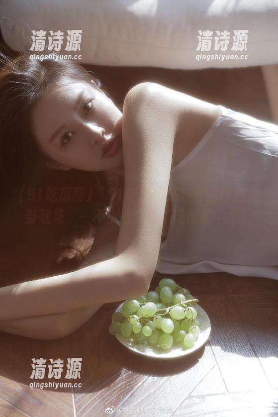 “91吃瓜网站”直达热辣八卦现场，一不小心就成了吃瓜的中心！