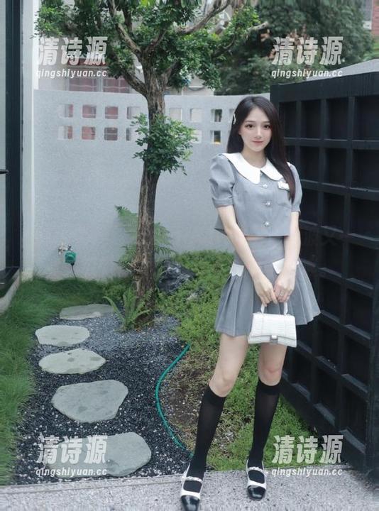 网页点进cggolive后,一波又一波的瓜轮番登场,忍不住想要滚滚。 网页点进cggolive后,一波又一波的瓜轮番登场,忍不住想要滚滚。