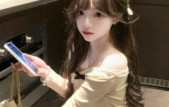 听说最新的瓜藏在视频网站的评论区，快来www.吃瓜逛一逛！