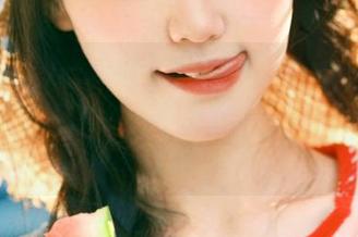 一边刷“吃瓜17”app，一边心里默念“我今天不想吃瓜”——真有点儿难！