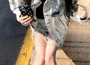 吃瓜网又上热搜，登录后我像只朝阳里的小鸭子，嘎嘎叫着狂吃瓜。