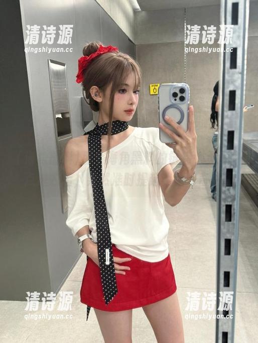 那个海角黑料的链接,无意中点进去后,果然准时提起我的好奇心。 那个海角黑料的链接,无意中点进去后,果然准时提起我的好奇心。
