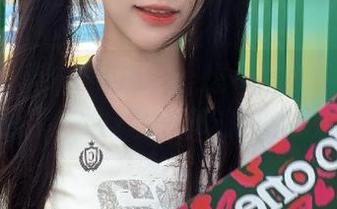 友情提示：想不想知道咋有人疯狂了？收藏黑料吃瓜的网址！